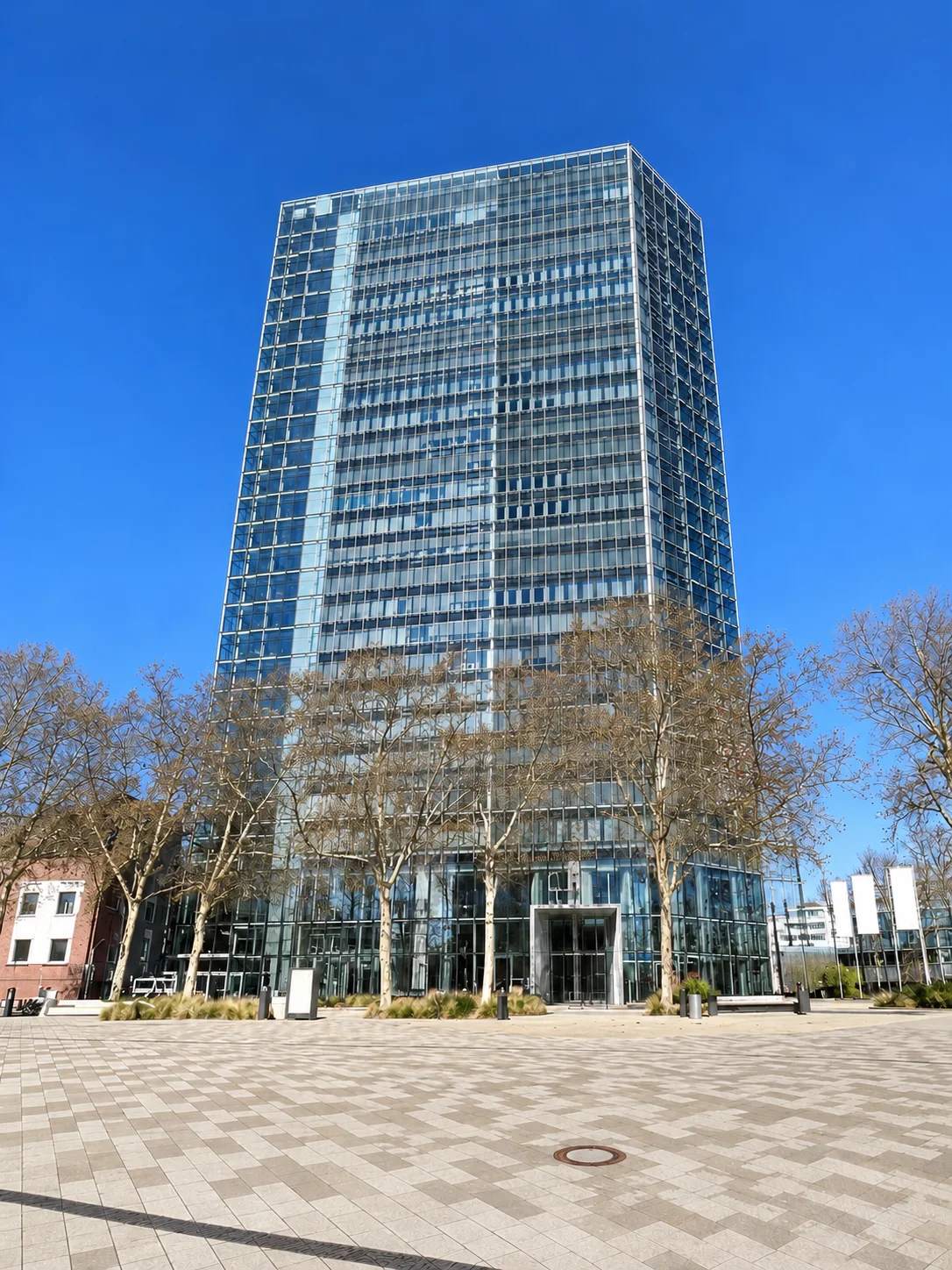 Bürohochhaus mit Glasfassade